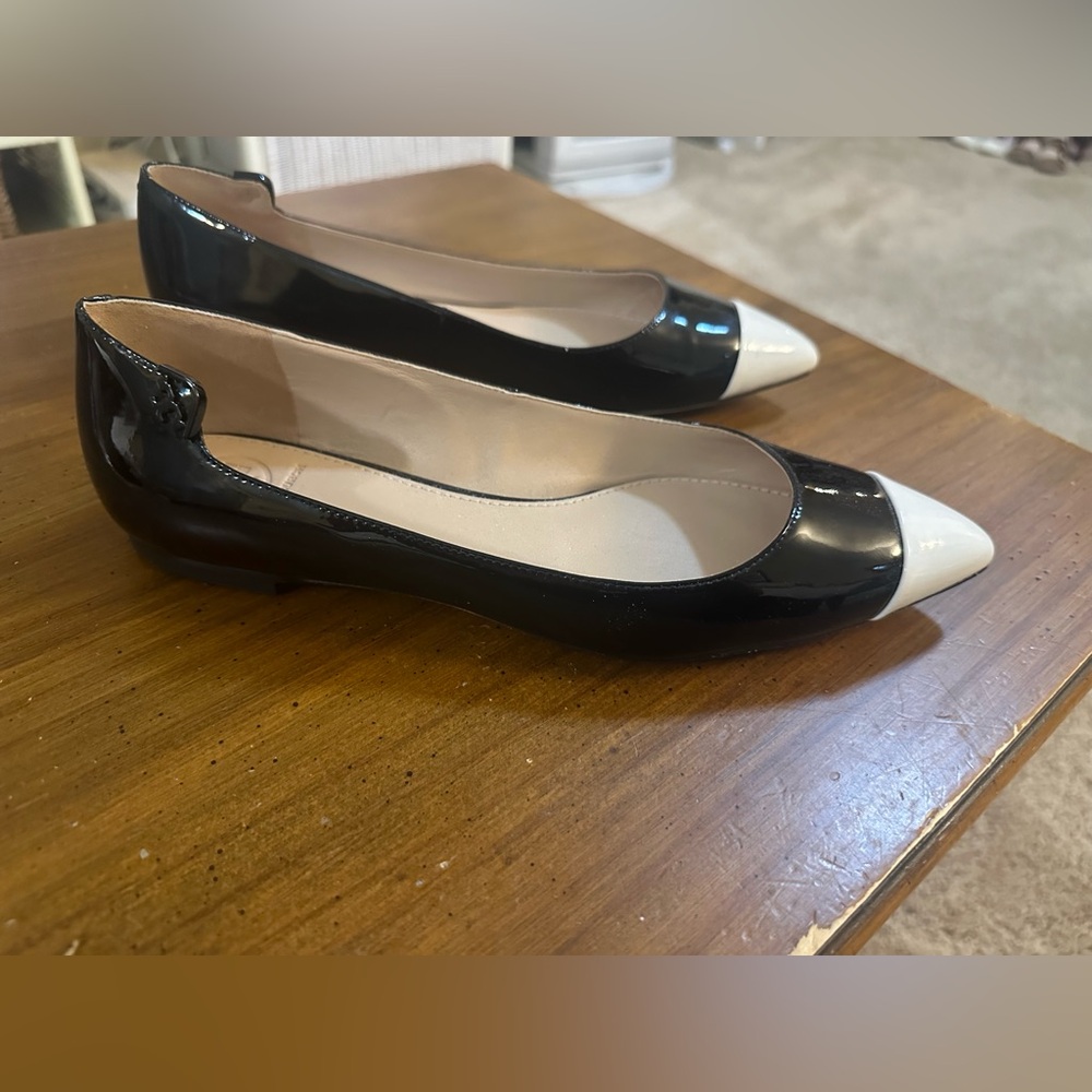 Tory Burch Black/White Pointed Toe Flats (Size 7.5)